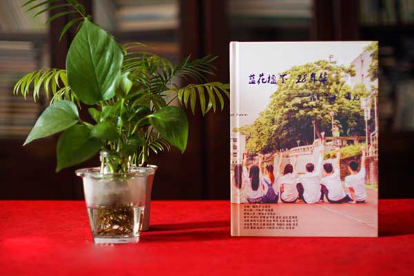 大學(xué)畢業(yè)校園紀(jì)念冊(cè)-記錄大學(xué)四年成長的同學(xué)錄相冊(cè)設(shè)計(jì)-留念影集
