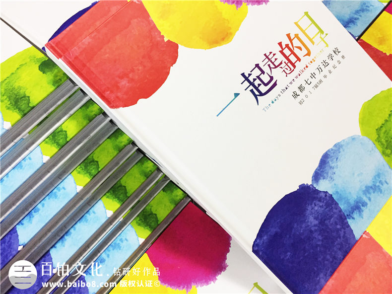 翻閱我們的畢業(yè)紀(jì)念冊(cè) 重溫當(dāng)年制作的同學(xué)畢業(yè)紀(jì)念冊(cè)感悟匆匆時(shí)光！