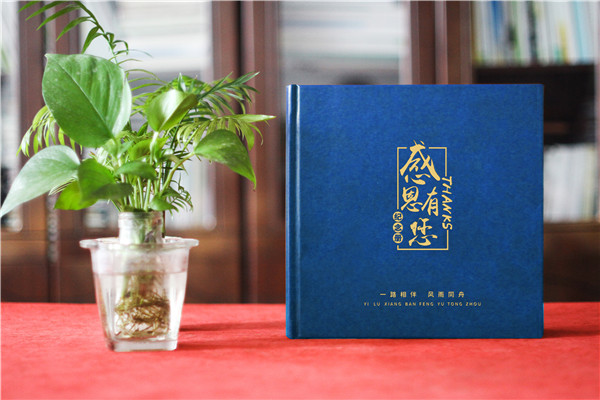 物流公司領(lǐng)導(dǎo)離任紀(jì)念冊(cè)-單位送員工的工作回顧相冊(cè)