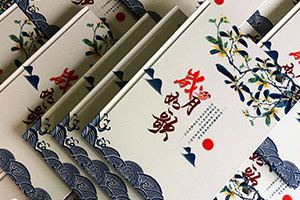 同學(xué)相聚紀(jì)念冊設(shè)計 由專業(yè)相冊制作公司提升聚會相冊制作質(zhì)量！