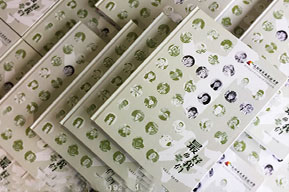 制作畢業(yè)紀(jì)念冊 查閱專業(yè)紀(jì)念冊設(shè)計(jì)公司的畢業(yè)紀(jì)念冊設(shè)計(jì)方案！