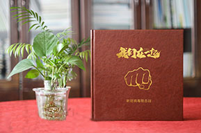 疫情紀念品：設計專業(yè)的紀念冊 抗擊疫情英雄事跡紀念冊怎么做？