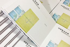 查閱我們的畢業(yè)紀(jì)念冊 設(shè)計的是一段青春回憶也感謝優(yōu)秀的你們！
